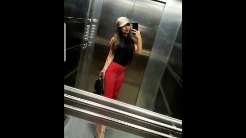 Alev-alev beyaz tenli escort Ayfer