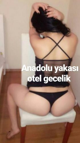 Alev-alev öpüşmeyi seven kız Füsun