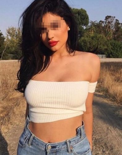 Ateşli dans yapan hanım Engin