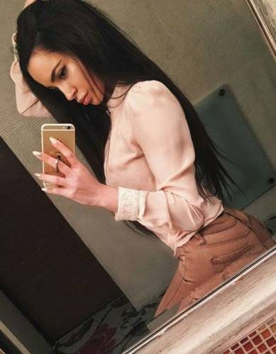 Ateşli eve gelen escort Nigar