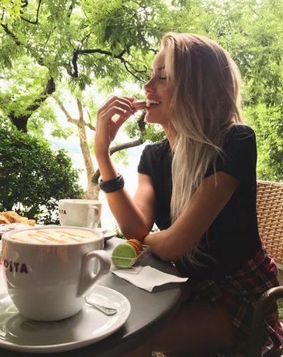 Baştan çıkaran buğday tenli kadın Aslihan