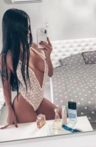 Baştan çıkaran otelde buluşan hanım Hümeyra