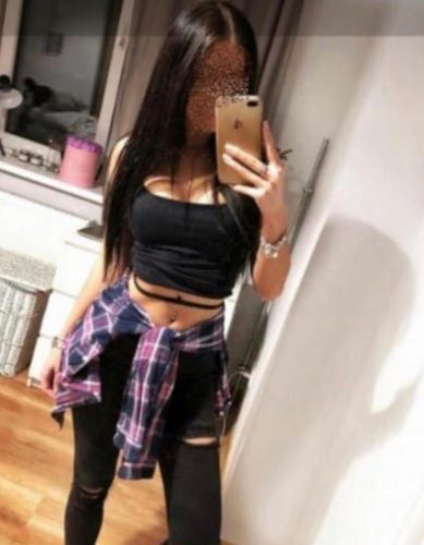 Benzersiz kendi yeri olan bayan Izel