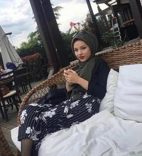 Cazibeli dans yapan bayan Hülya