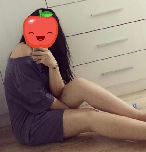 Cazibeli esmer kadın Canel