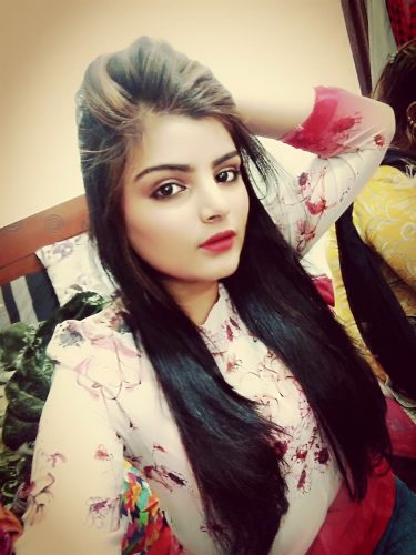 Cazibeli fatezi yapan bayan Filiz