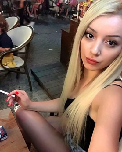 Cazibeli fatezi yapan kadın Ilke