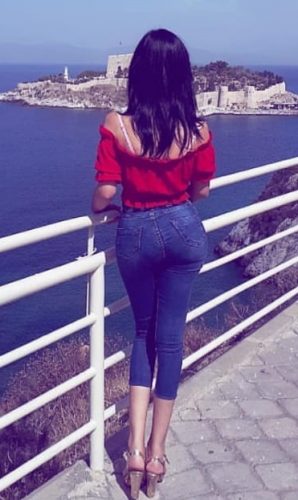 Cazibeli oral yapan hanım Mediha