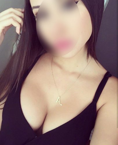 Çekici oral yapan bayan Burcu