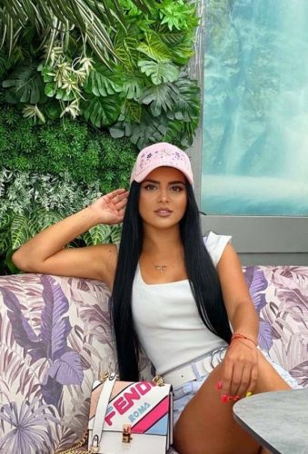 Çılgın sarışın kız Hafize