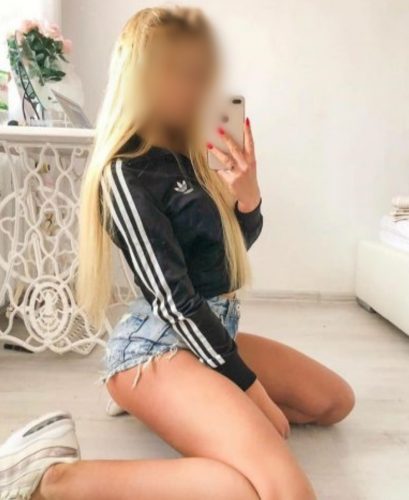 Cıvıl-cıvıl balık etli kız Gülnaz