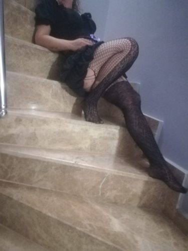 Eşsiz olgun kız Başak