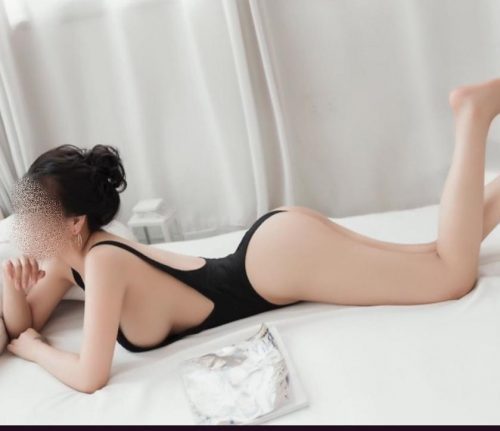 Gösterişli oral yapan bayan Sabah