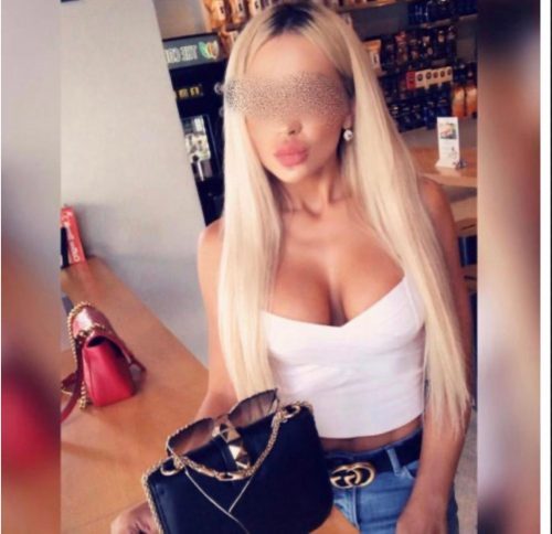Harika masöz kız Dilay