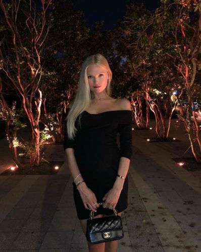 Kıvrak sakso çeken bayan Imge