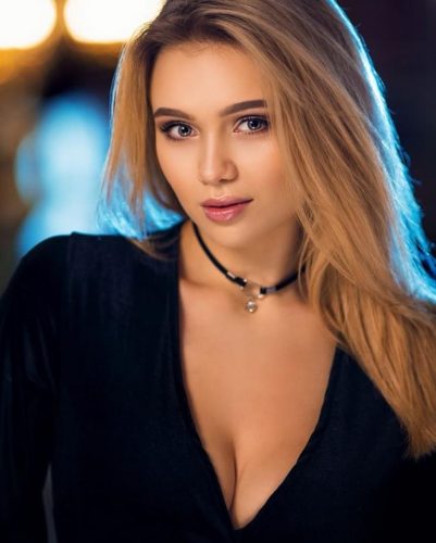 Kıvrak sakso çeken bayan Imge