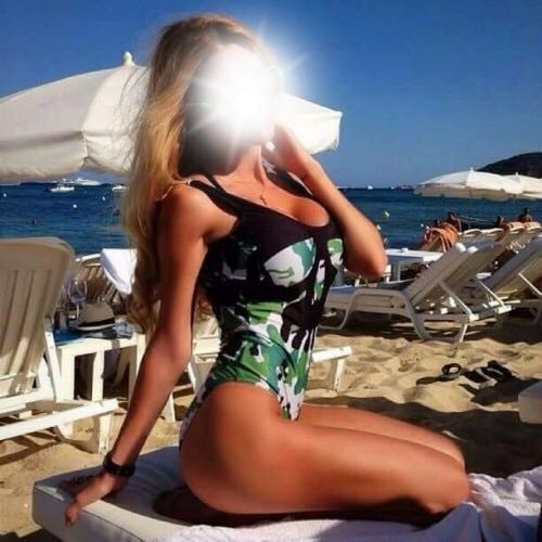 Kıvrak saksocu kadın Hanim