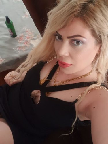 Neşeli ön sevişme yapan eskort Hülya