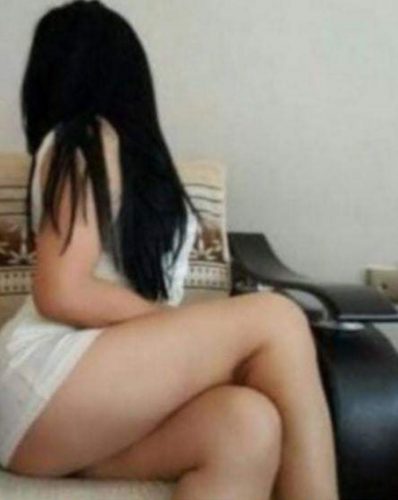 Olağanüstü esmer kız Eftalya