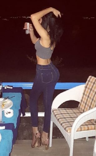 Samimi ön sevişme yapan bayan Begüm