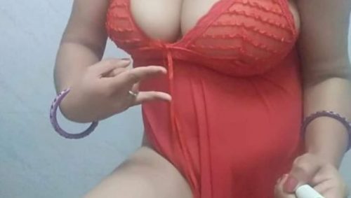 Seçkin buğday tenli kız Feride