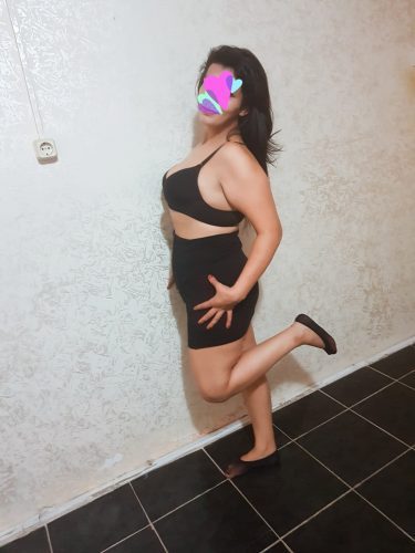 Seksapel doyumsuz hatun Müjgan