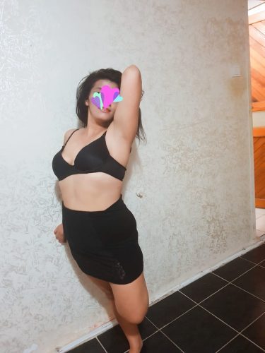 Seksapel doyumsuz hatun Müjgan
