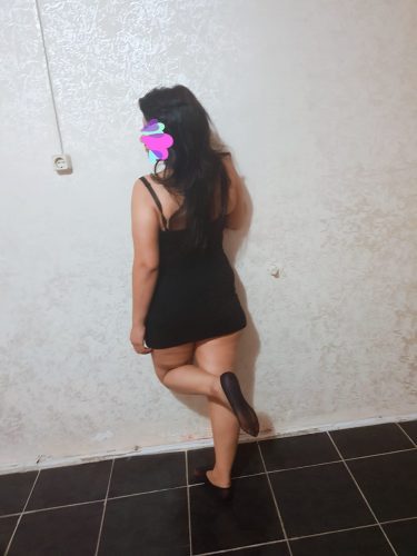 Seksapel doyumsuz hatun Müjgan