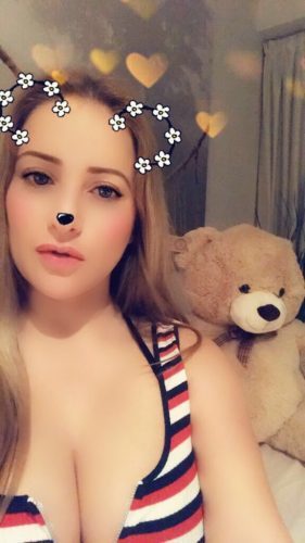 Seksapel esmer hanım Karanfil