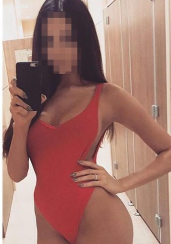 Seksapel otelde buluşan hatun Piraye