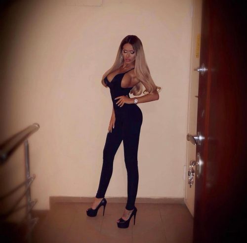 Seksapel sarışın escort Peri