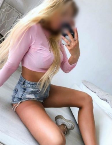 Seksi evinde buluşan hanım Güldem
