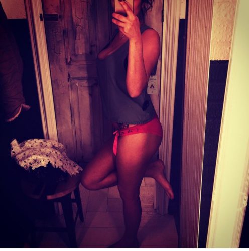 Şık evinde buluşan escort Fulya