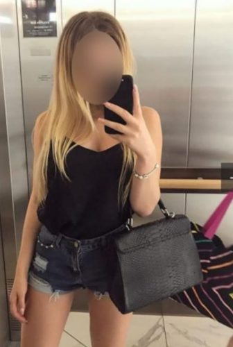 Şık saksocu hatun Gökşin