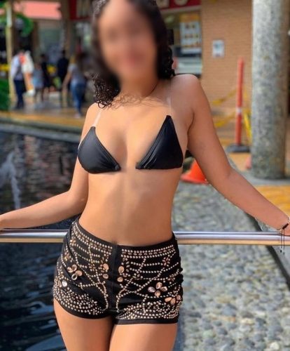 Şımarık buğday tenli hatun Izel