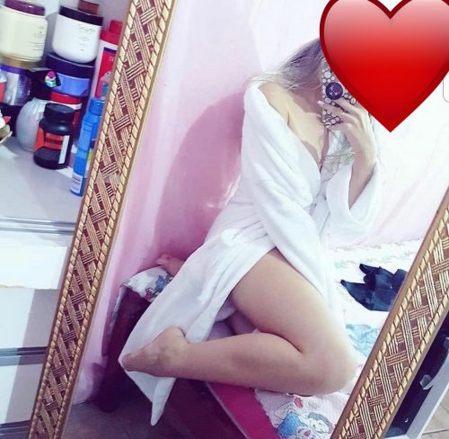 Şımarık buğday tenli hatun Izel