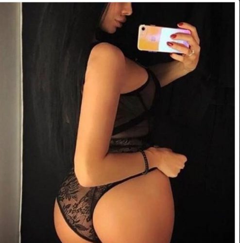 Şımarık eve gelen escort Aysu